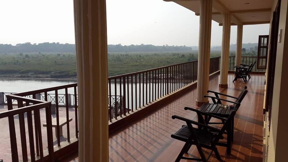 Hotel Jungle Wildlife Camp Sauraha Exterior foto