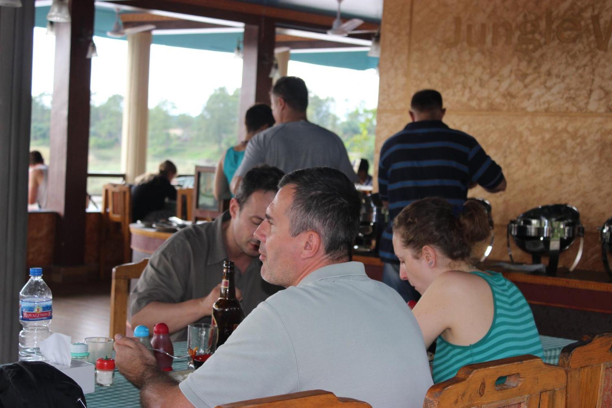 Hotel Jungle Wildlife Camp Sauraha Exterior foto