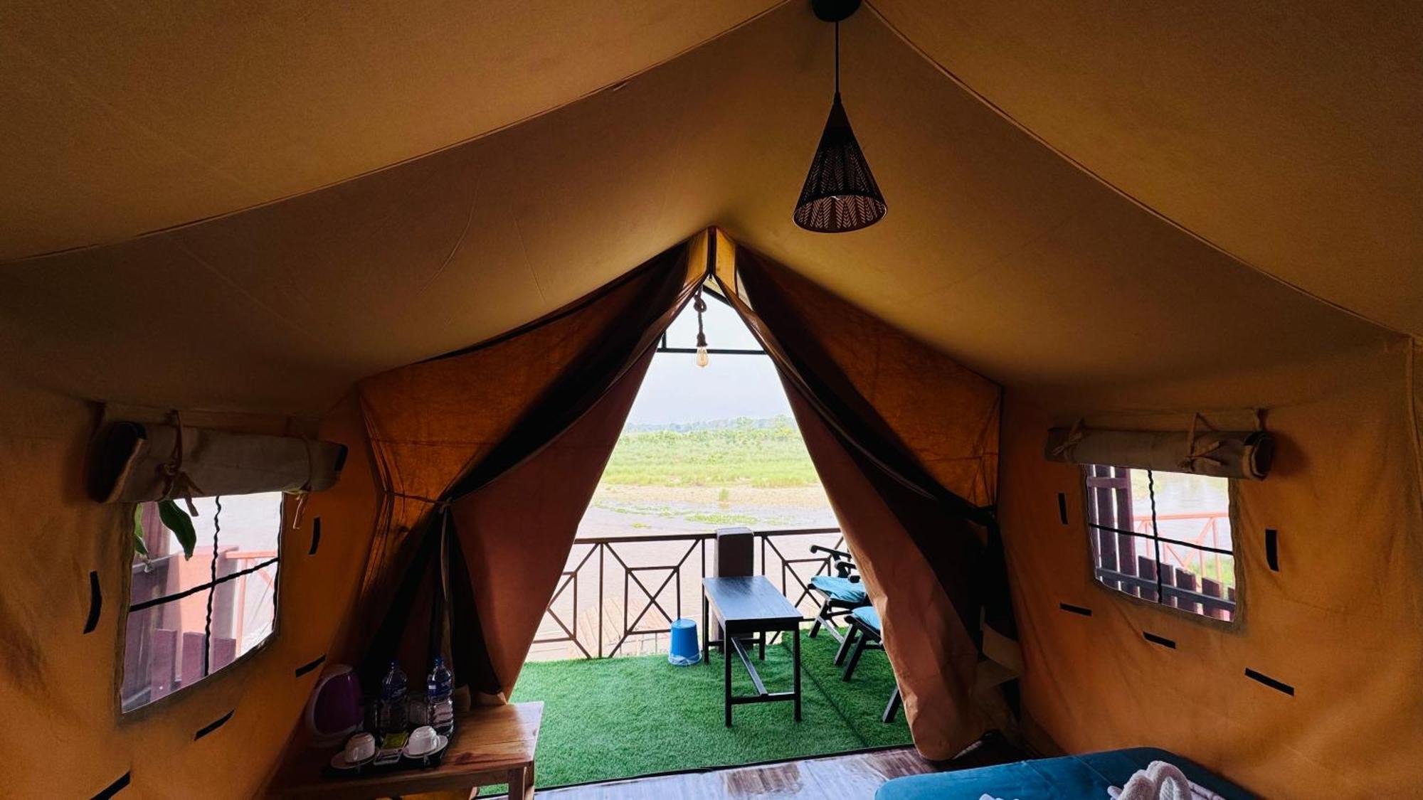 Hotel Jungle Wildlife Camp Sauraha Exterior foto
