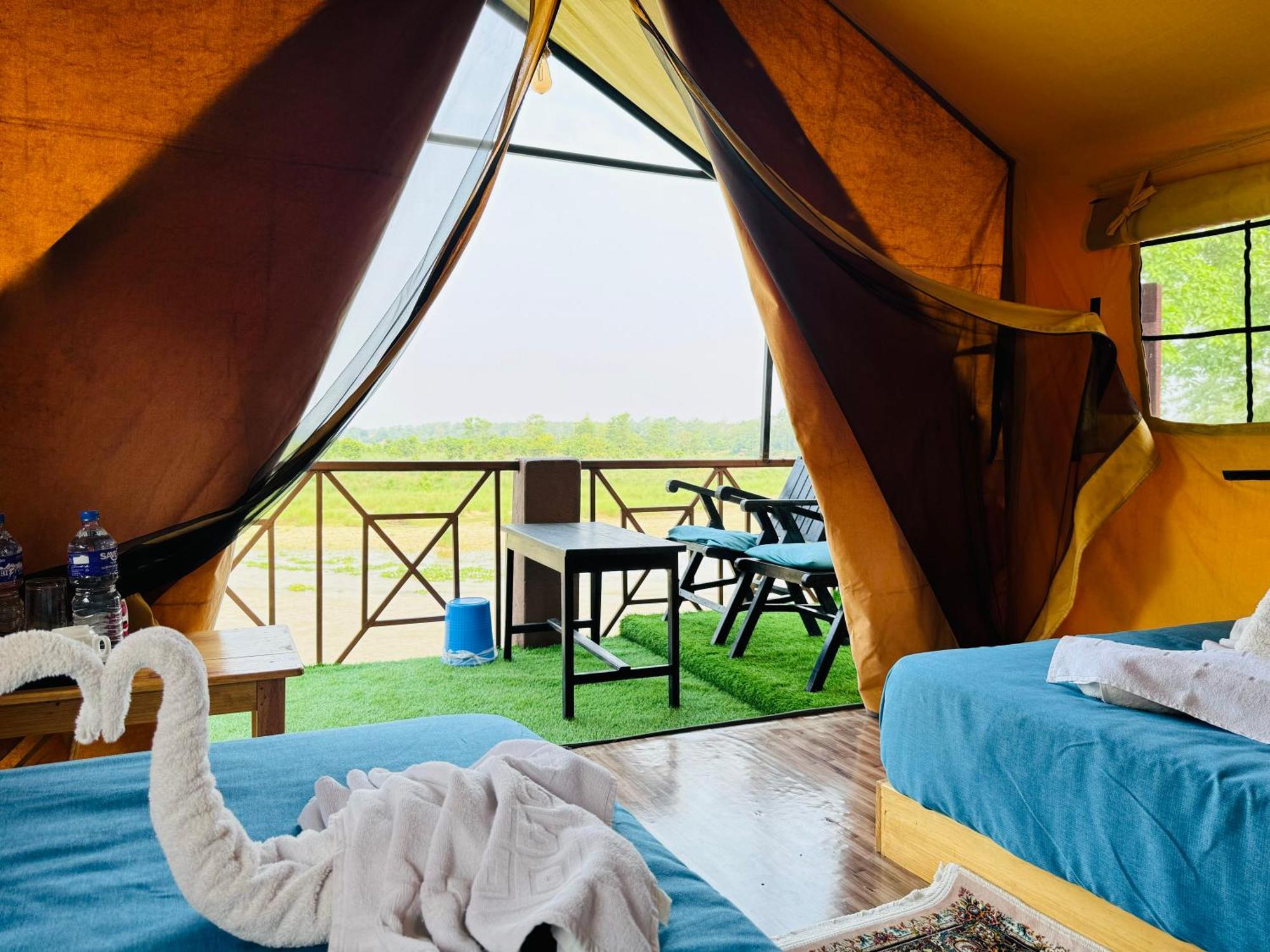 Hotel Jungle Wildlife Camp Sauraha Exterior foto