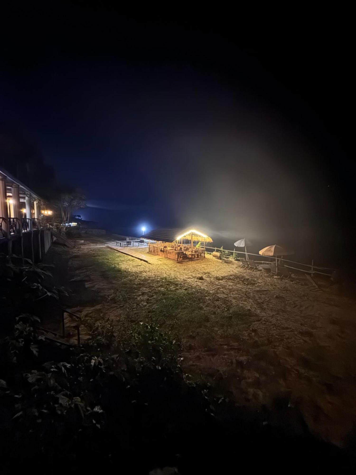 Hotel Jungle Wildlife Camp Sauraha Exterior foto