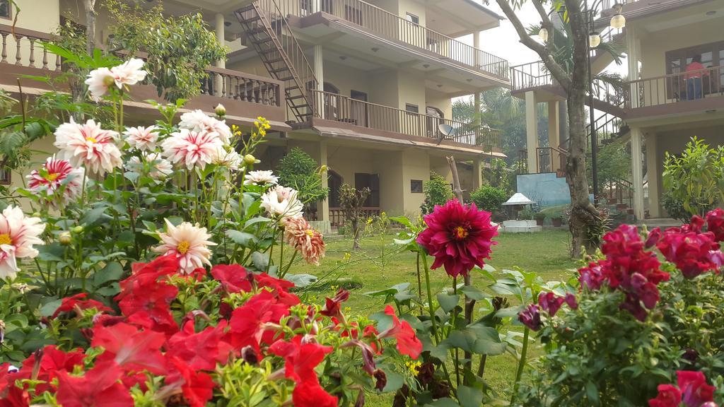 Hotel Jungle Wildlife Camp Sauraha Exterior foto
