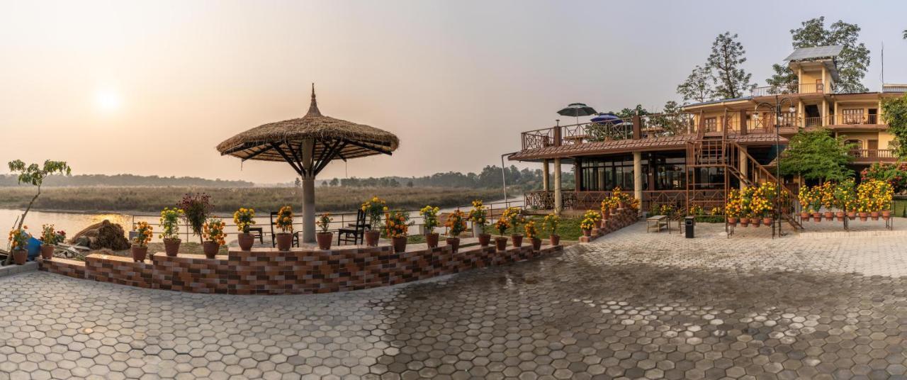 Hotel Jungle Wildlife Camp Sauraha Exterior foto