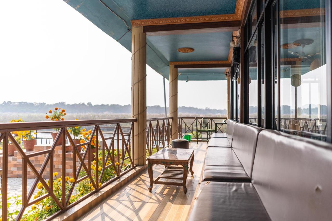 Hotel Jungle Wildlife Camp Sauraha Exterior foto