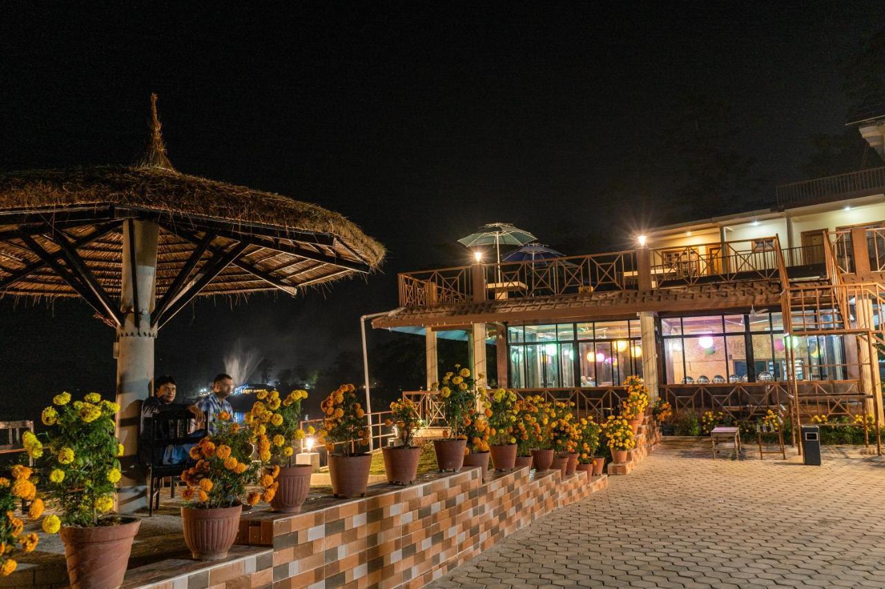 Hotel Jungle Wildlife Camp Sauraha Exterior foto