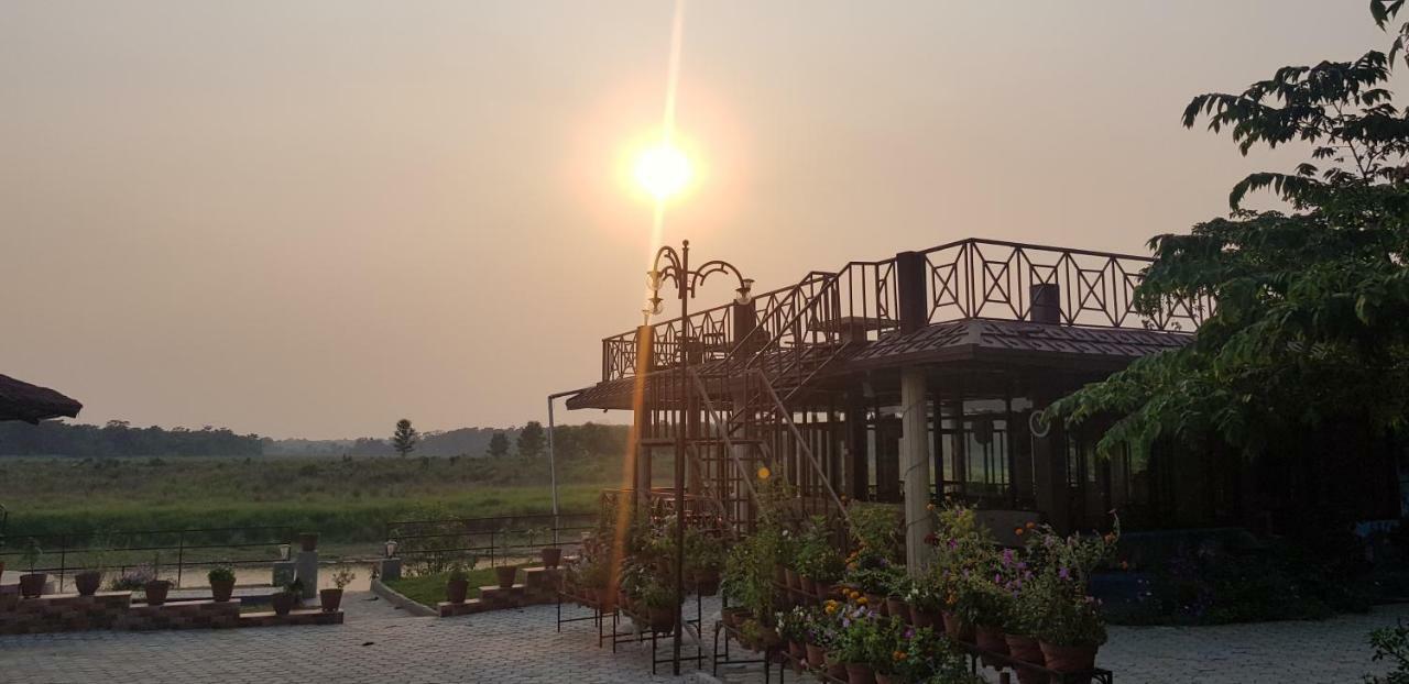 Hotel Jungle Wildlife Camp Sauraha Exterior foto
