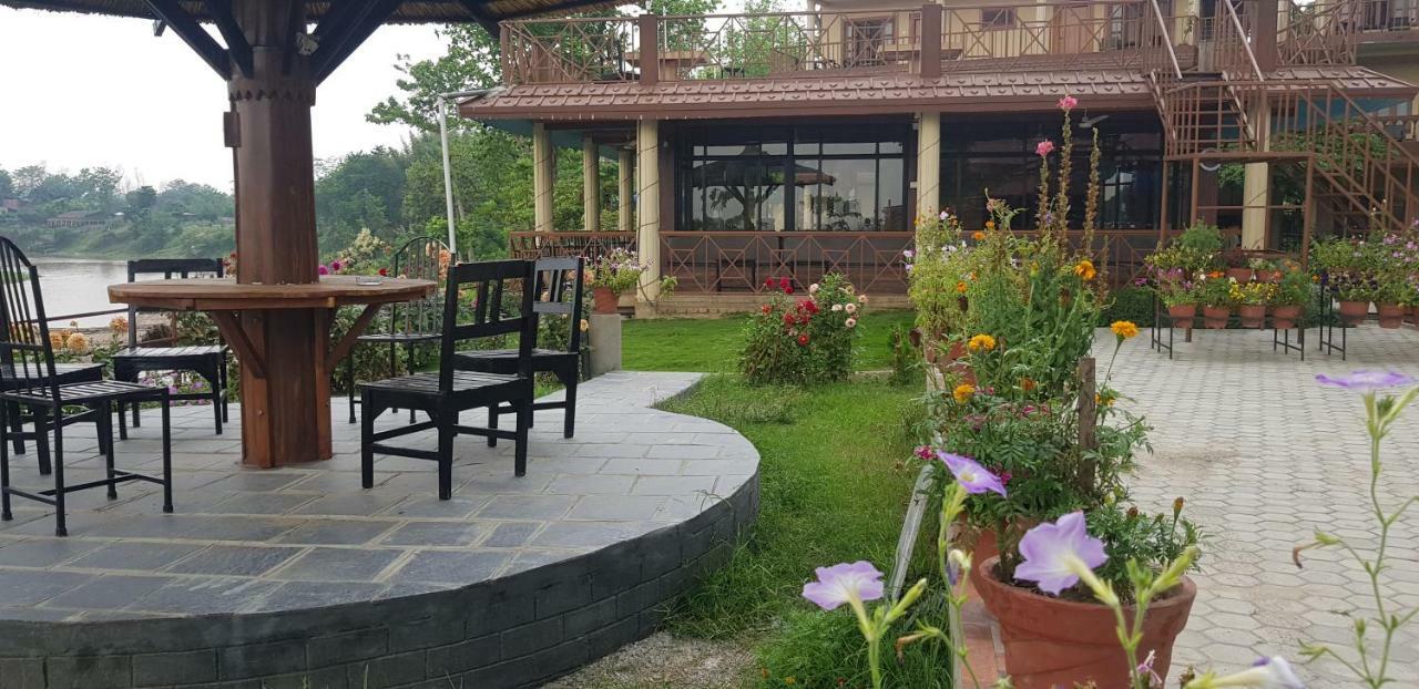 Hotel Jungle Wildlife Camp Sauraha Exterior foto